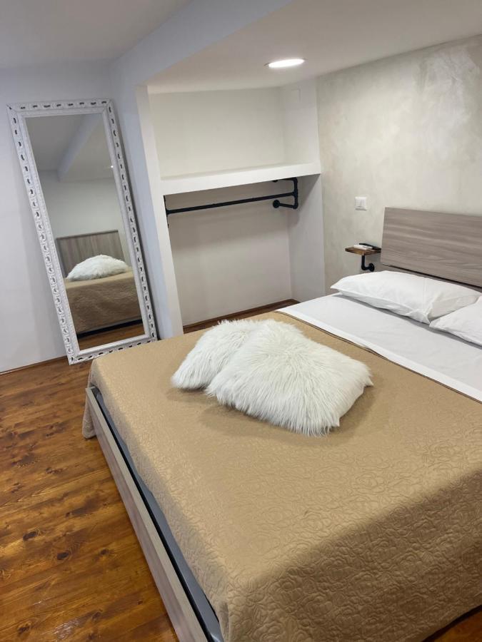 Appartamento Melissa 2 Naples Luaran gambar